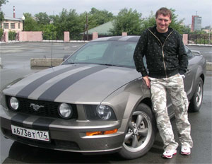 Первый призер в номинации FSQ"The best show" магнитогорец Андрей Терентьев у своего Ford Mustang GT