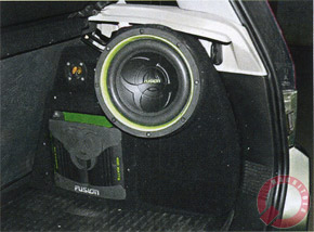 ЗЯ 20 л с 10-дюймовой Fusion PP-SW10E и двухканальным Fusion PP-AM4002 в одноименном "Форде". И даже зеленого цвета. Ну чем не "Матрица"?